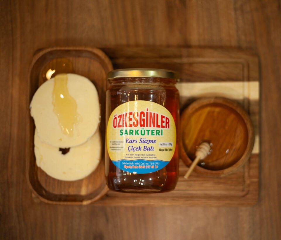 Kars Süzme Çiçek Balı (Yayla Balı)